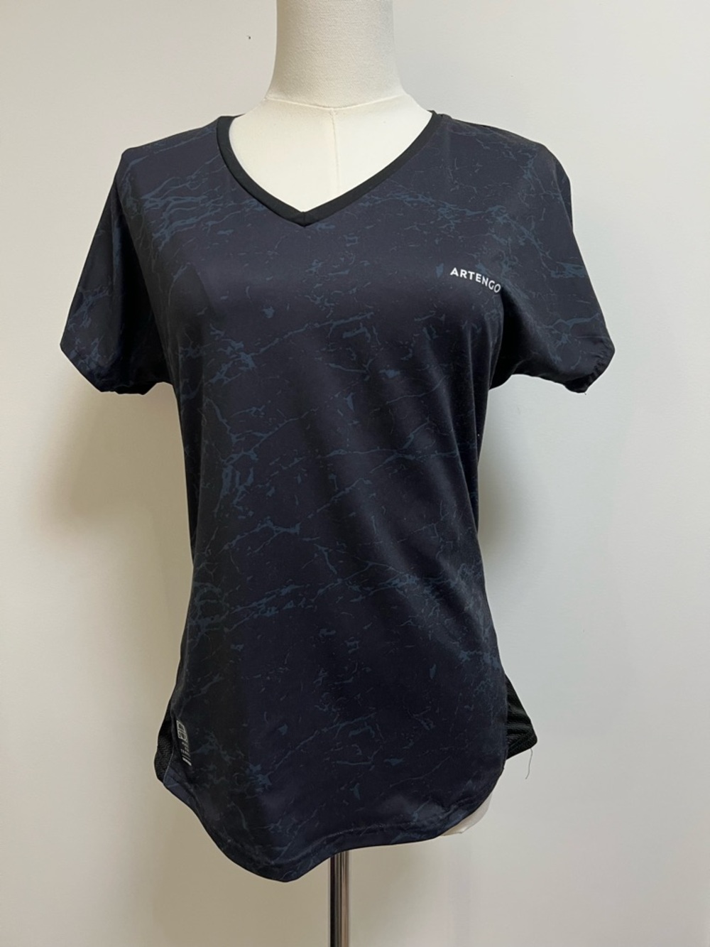 ARTENGO Women's Black V-Neck Performance Tee